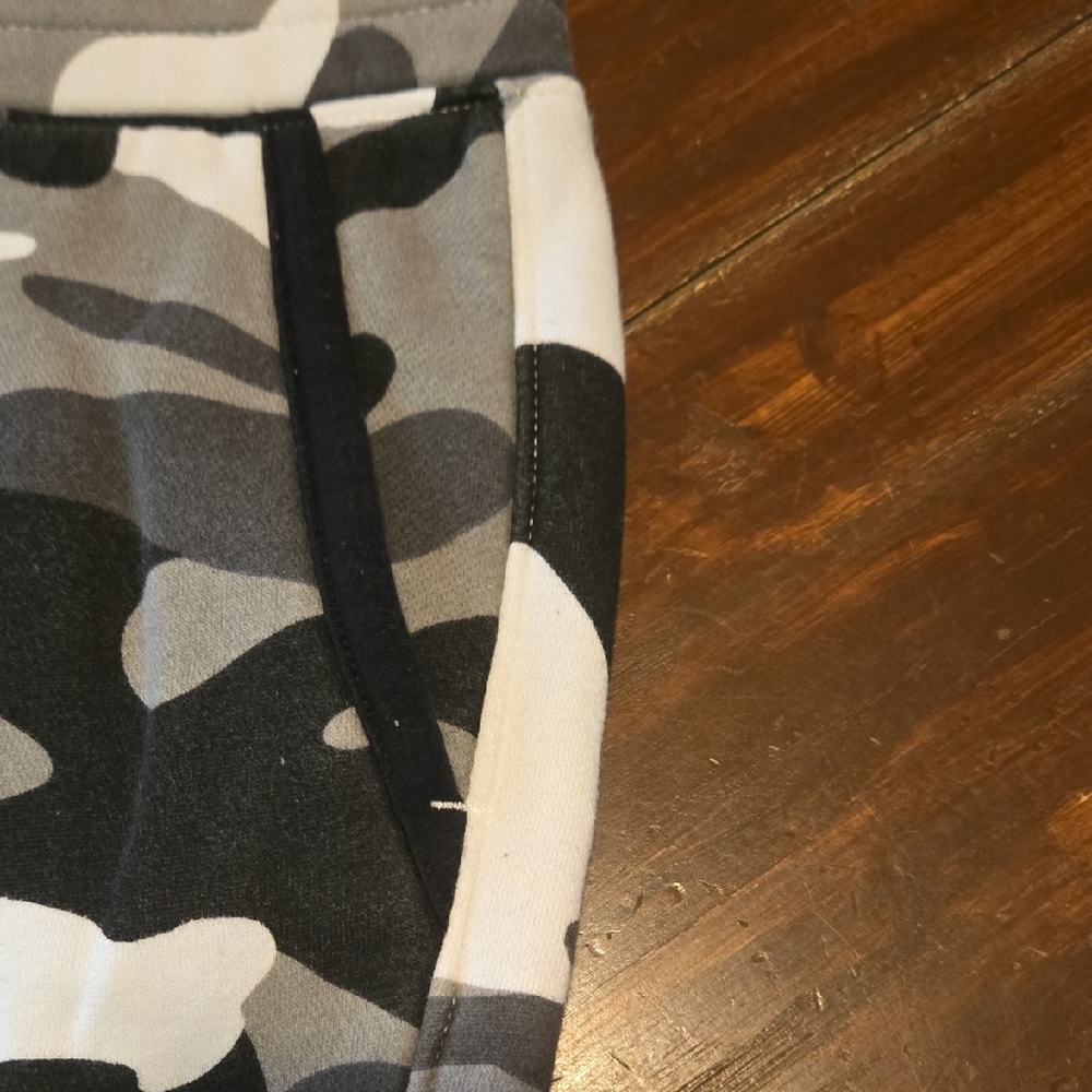 Hollister Women's Black and Gray Camo Joggers #817 - Picture 8 of 14